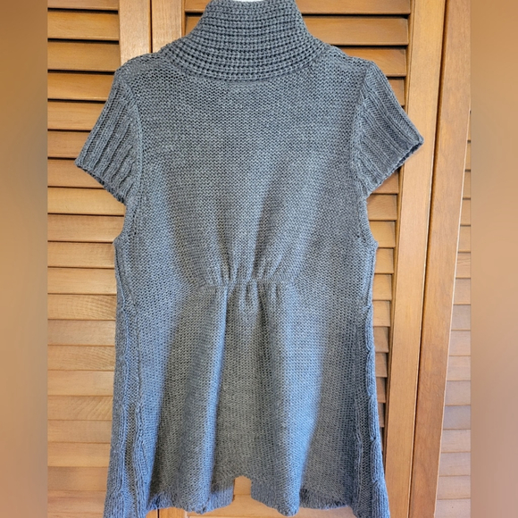 It's Our Time Grey Short Sleeve Sweater Medium - Picture 4 of 6